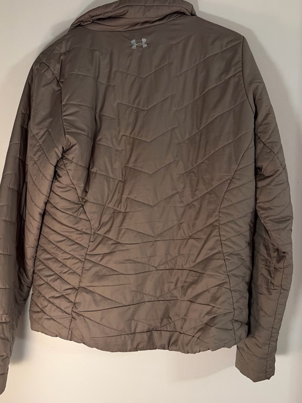 Under Armour Women’s Taupe Lightweight Quilted Puffer Jacket - Picture 2 of 4
